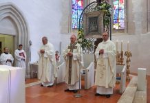 OBITELJI S BROJNOM DJECOM HODOČASTILE NA VELIKU GOSPU U VOĆIN