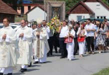 Hodočašće obitelji s brojnom djecom u Voćin