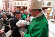 Krštenje petog djeteta roditelja Gelemanović u Davoru