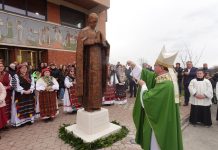 Biskup Ivo blagoslovio kip bl. Alojzija Stepinca u Zapolju