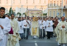 Prigodom 29. obljetnice osnutka Požeške biskupije započelo Trajno euharistijsko klanjanje u Požegi