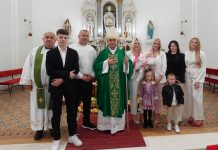 Biskup Ivo krstio peto dijete obitelji Buketa u Oriovcu